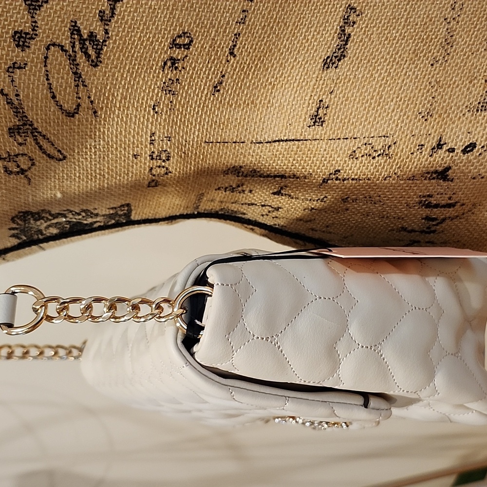 Elegant Cream Quilted Shoulder Bag - Picture 4 of 8